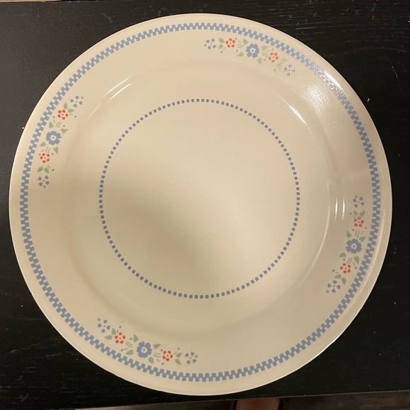 Vintage Corelle Needle Point pattern dinner plate. EUC! - Picture 1 of 5